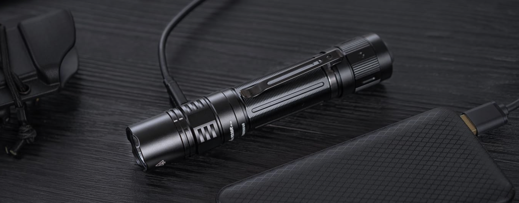 Lampe torche compacte pour l’urbex : comment choisir le bon modèle avant d’explorer
